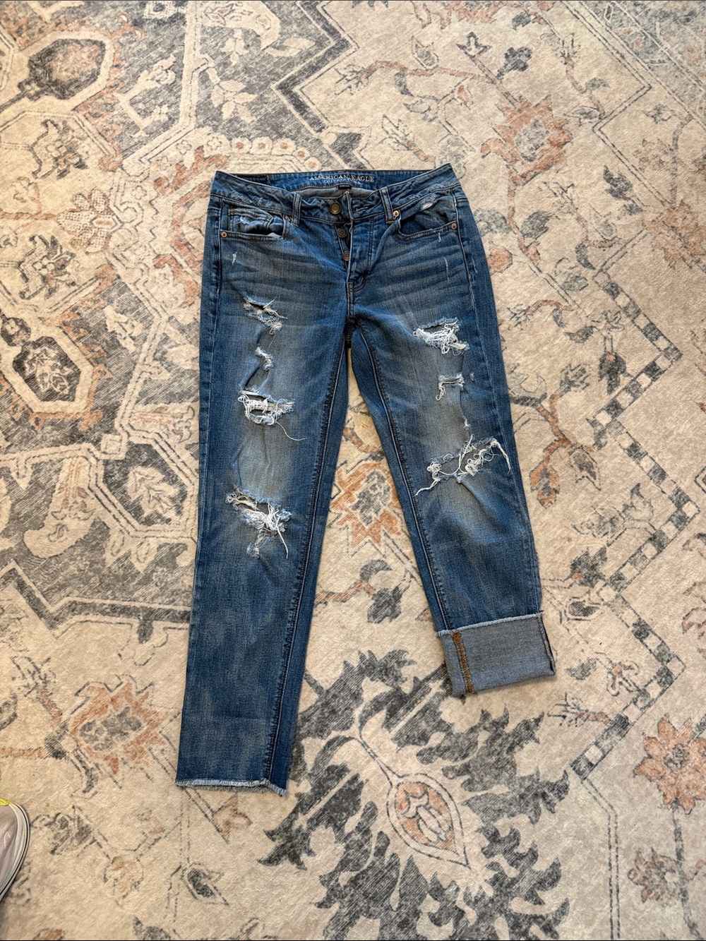 American Eagle Tomgirl Women’s Distressed Blue Denim Jeans